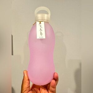 🩷BRAND NEW FREE PEOPLE 20OZ GLASS BEVERAGE BOTTLE🩷